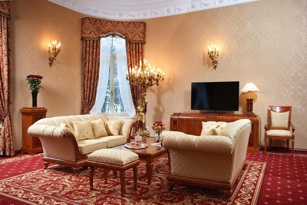 Palac Zelechow Spa & Wellness Exterior photo